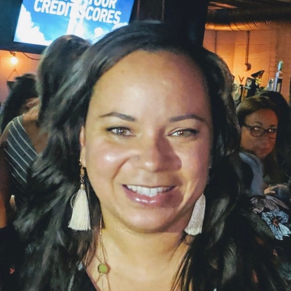 Meet your Posher, Corinne - Picture 1 of 1